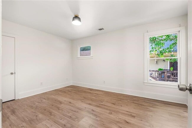 Building Photo - 94 Lucy St SE