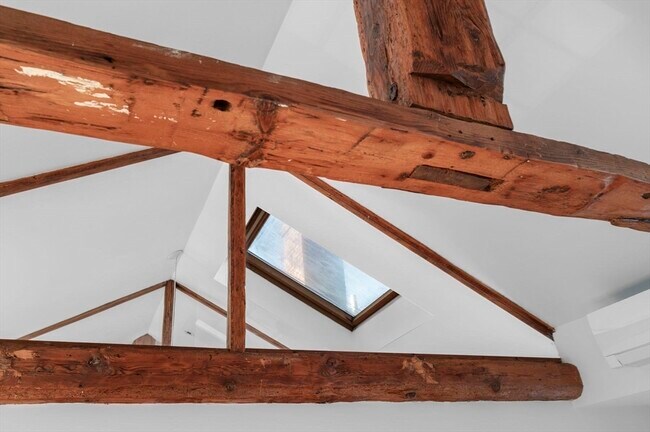 Building Photo - 14 Lynde St