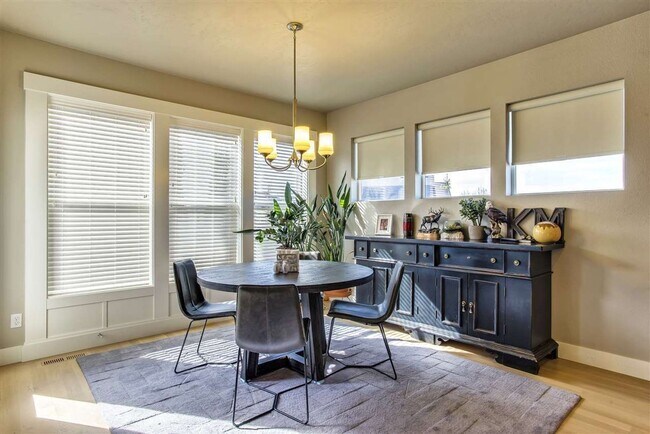 Building Photo - Beautiful 3 bed, 2 bath home in SpurWing Greens Subdivision!