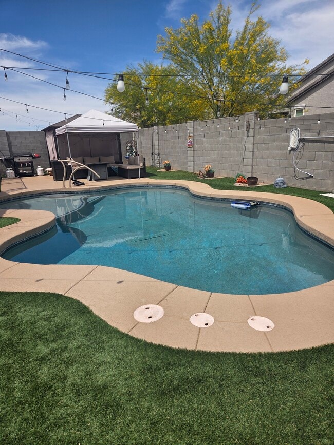 Building Photo - 25105 N 135th Ave