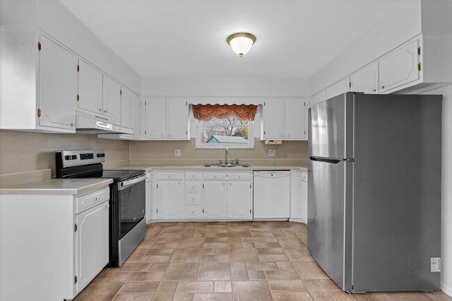 Building Photo - 49 Commanche Ct