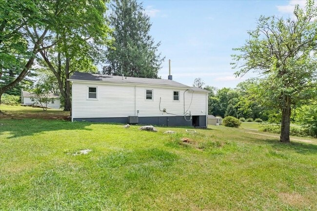 Building Photo - 2806 Forge Hill Rd