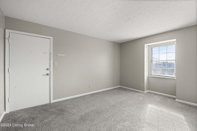 Building Photo - 815 Mt Tabor Rd