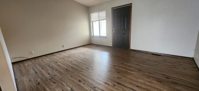 Building Photo - 1206 E Selma St