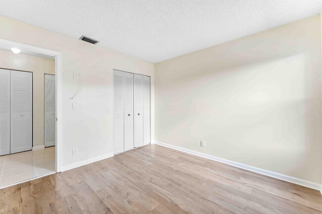 Building Photo - 3375 Jaywood Terrace