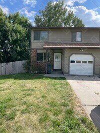 Building Photo - 3 bedroom, 1.5 bath townhome