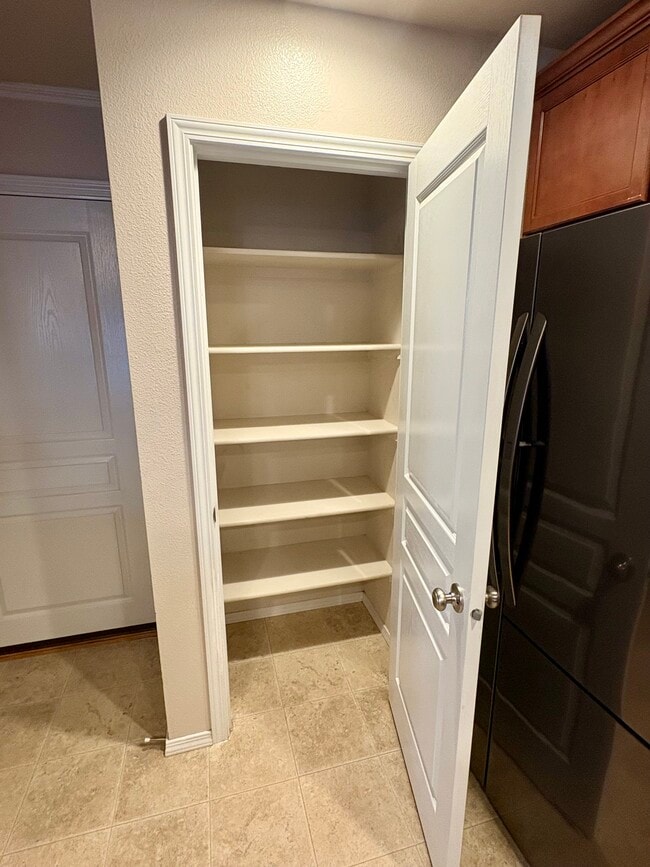 Building Photo - 738 N Carisbrooke Ave