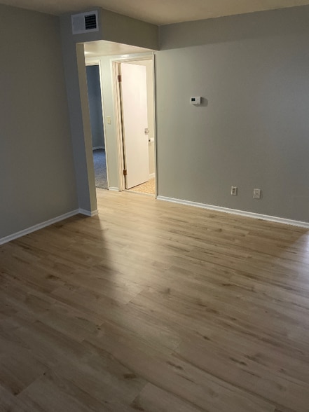 Building Photo - 1107 W James Blvd