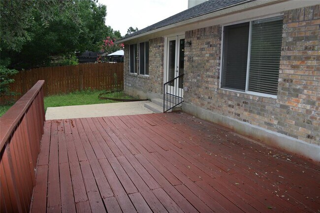 Building Photo - 2418 Willow Way