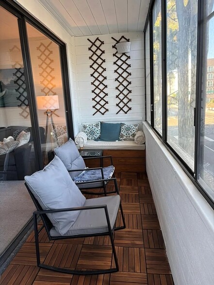 Building Photo - 310 Tahiti Way