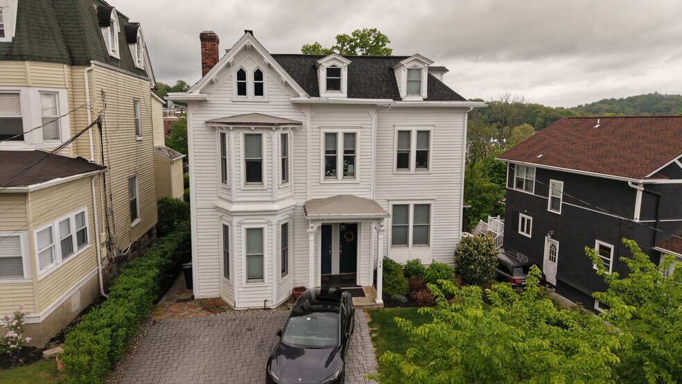 Aerial of front of house - 14 Prospect St