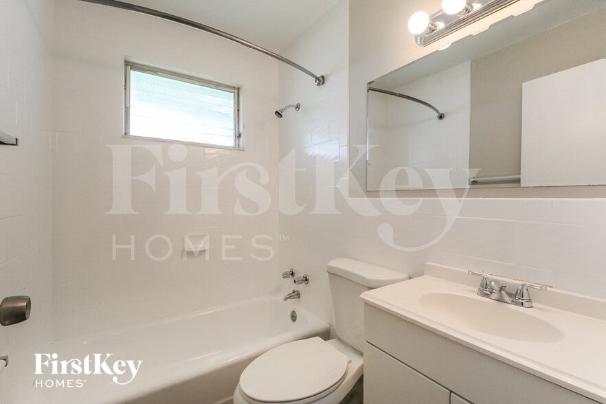 Building Photo - 755 Tyson Dr