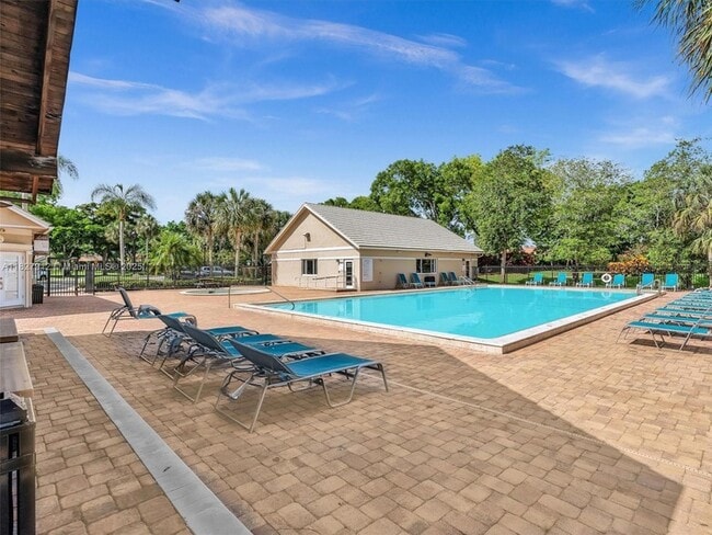 Building Photo - 10323 Hidden Springs Ct