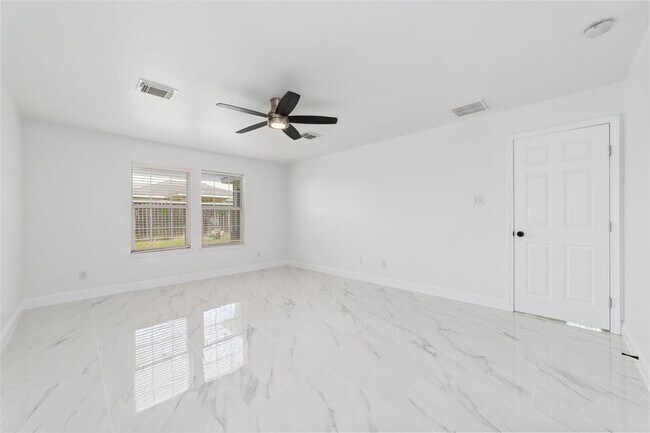 Building Photo - 13106 Cres Manor Ln
