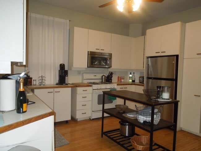 Building Photo - 3501 N Janssen Ave