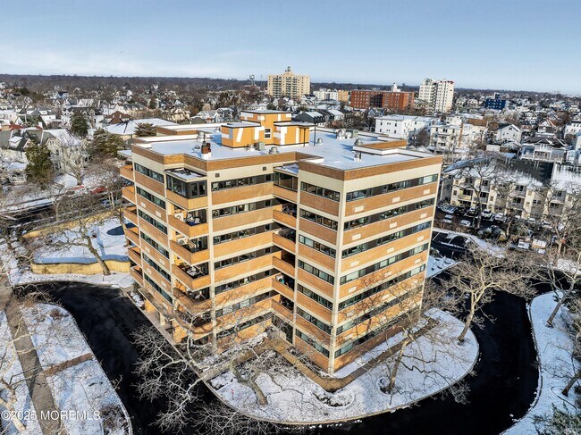 Building Photo - 321 Sunset Ave