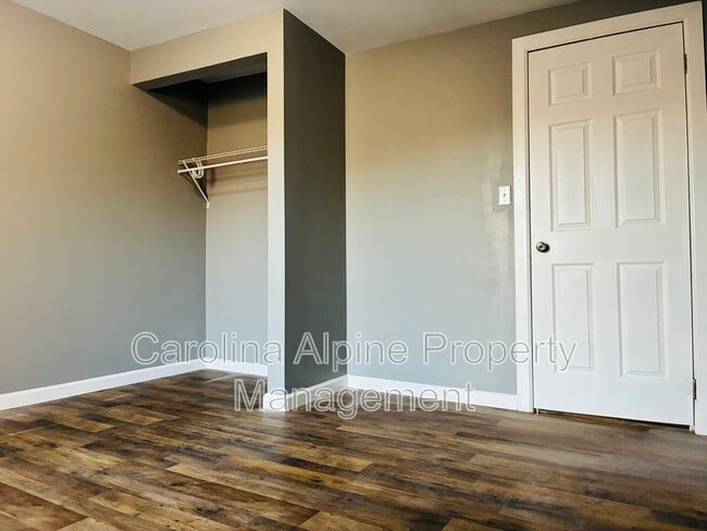 Building Photo - 506 Bonny St