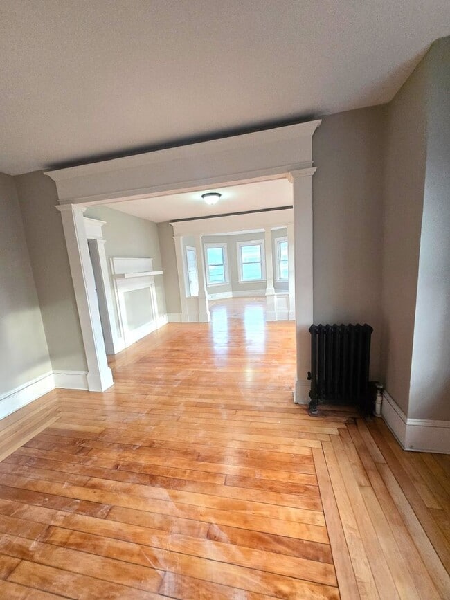 Building Photo - 848 Smith St