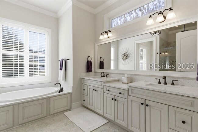 Building Photo - 165 Topside E