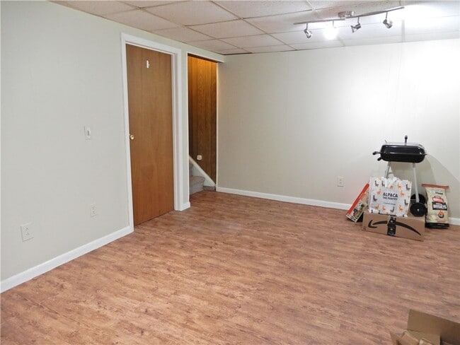 Building Photo - 597 French Rd