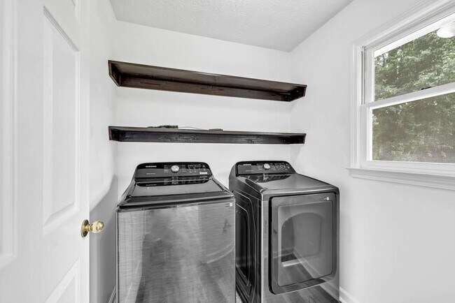 Building Photo - 3590 Canon Creek Dr