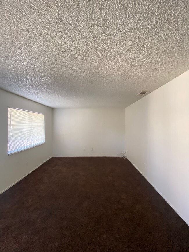Building Photo - Addorable 2 BD 1 BA SW Apt with Coin opera...