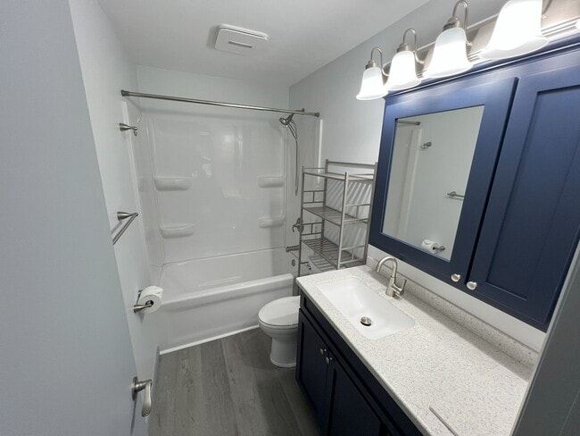 Building Photo - NEWLY REMODELED 3 BEDROOM HOME NEAR CIVIC ...