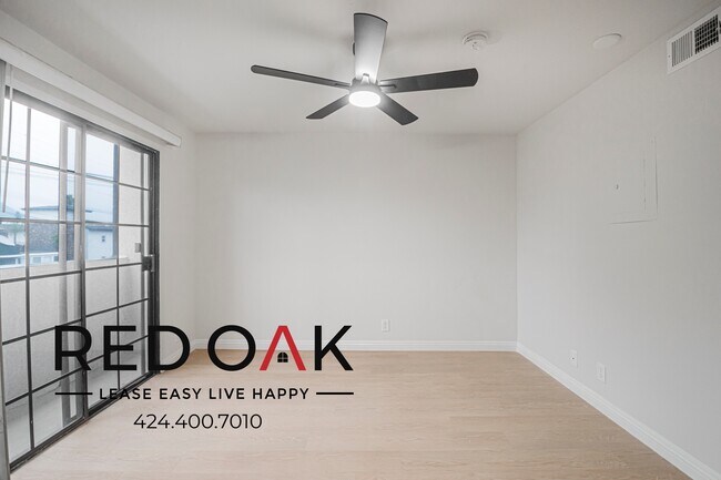 Building Photo - 4651 Cahuenga Blvd