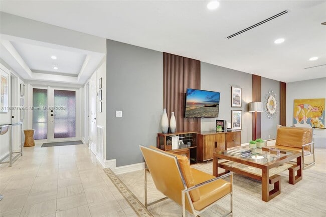 Building Photo - 1128 W Cypress Dr