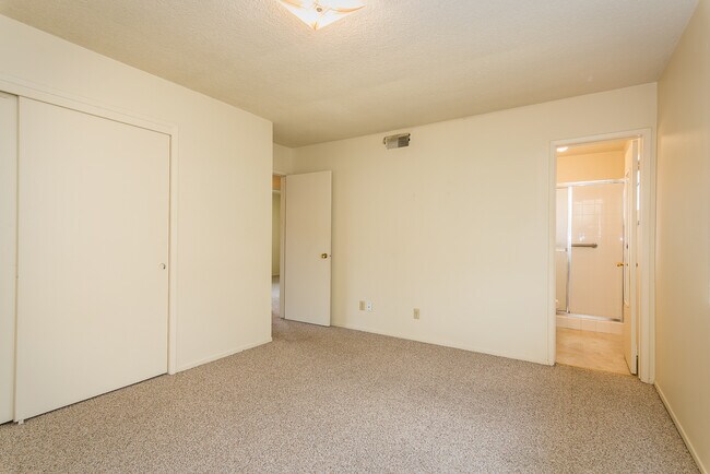 Building Photo - 3 bedroom house on large lot