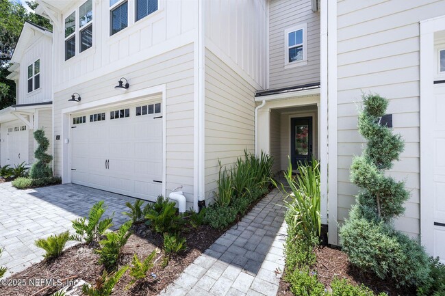Building Photo - 27 Oak Pk Dr