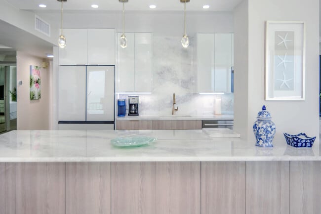 Building Photo - 5540 N Ocean Dr