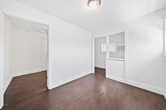 Building Photo - 1 Bedroom 1 Bath duplex in Roseville!