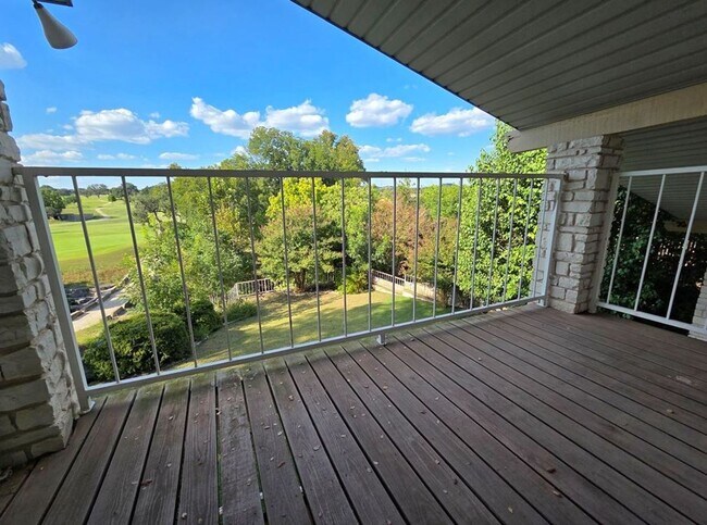 Building Photo - FOR LEASE!!