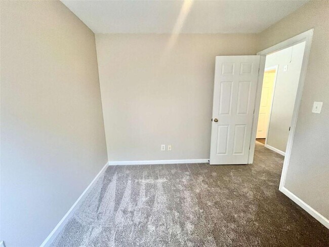 Building Photo - 4713 Autumn Rose Trail