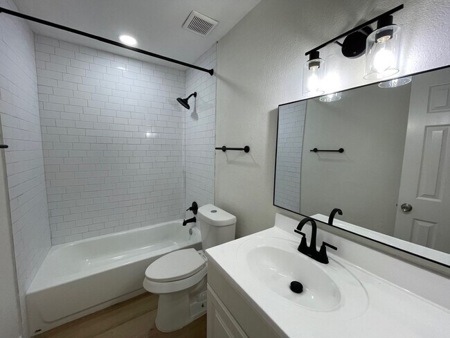 Building Photo - Hosak 208