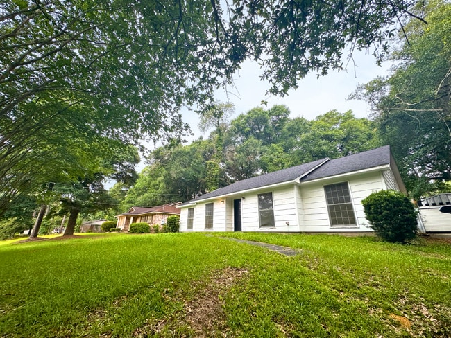 Building Photo - 313 Vanderbilt Dr