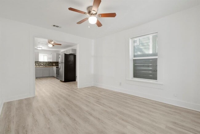 Building Photo - 1606 Maple Ave