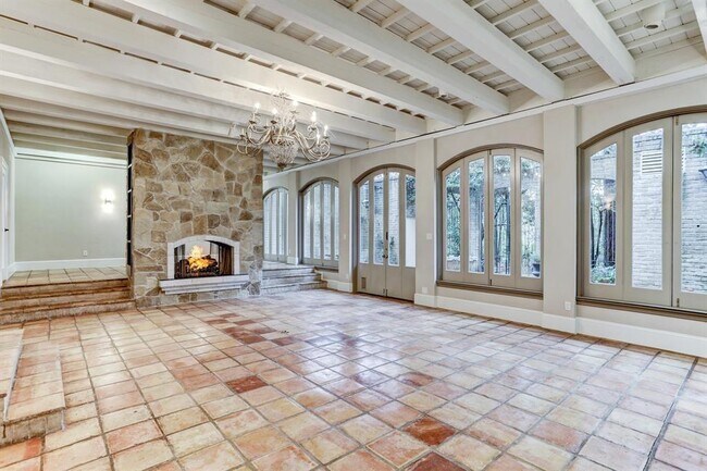 Building Photo - 14 Woodstone St