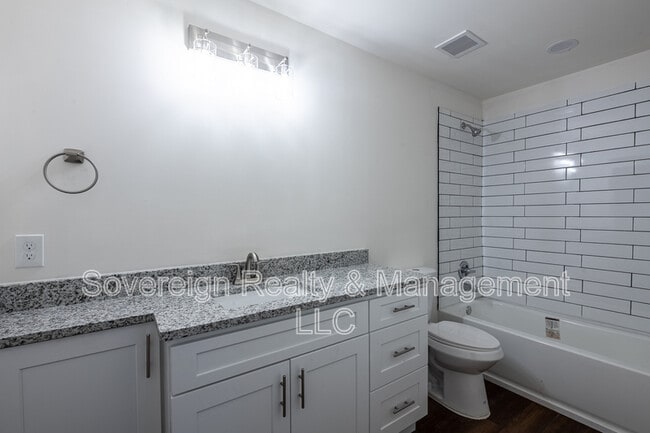 Building Photo - 450 Paines Ave NW