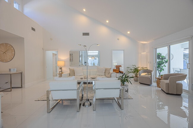 Building Photo - 23246 L'Ermitage Cir