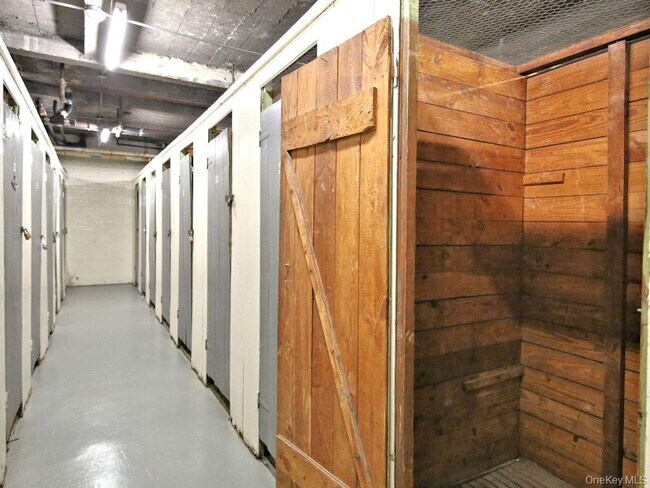 Building Photo - 490 Bleeker Ave