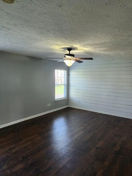 Building Photo - 1325 Harrington Ct