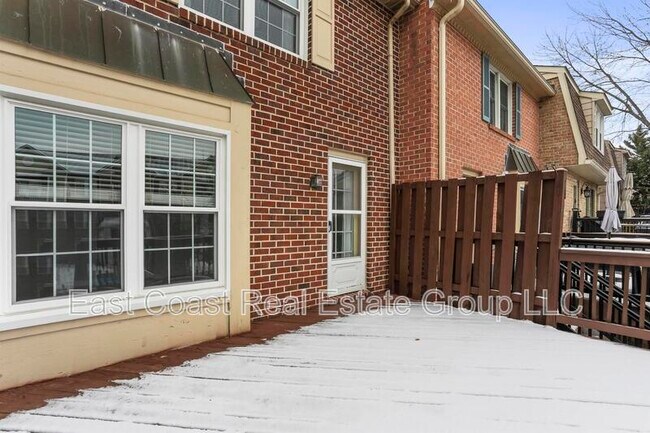 Building Photo - 8033 Hollow Reed Ct