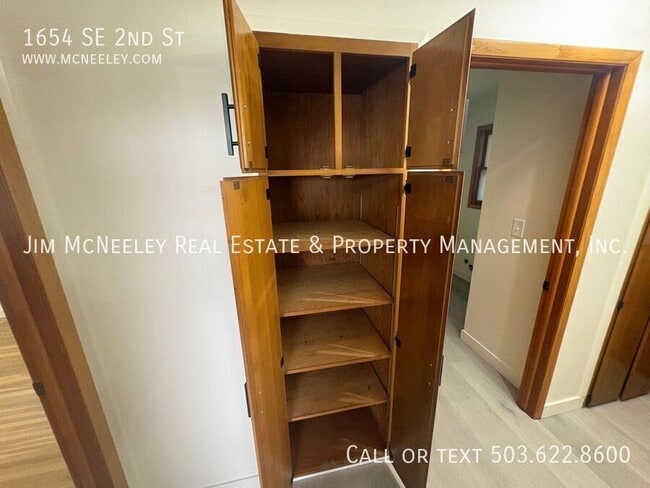 Building Photo - 1654 SE 2nd St