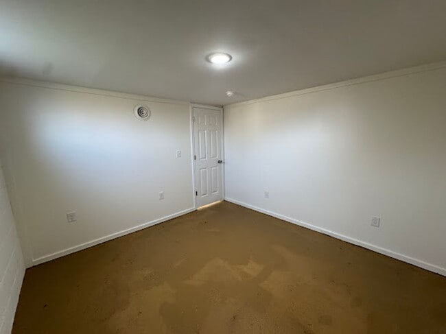 Building Photo - 3 Bedroom 2 Bathroom Home for Rent in Bluff City, TN