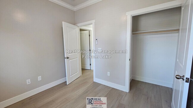 Building Photo - 5431 Bradford Dr