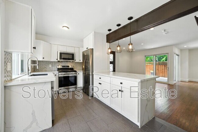 Building Photo - 617 Garden Creek Pl
