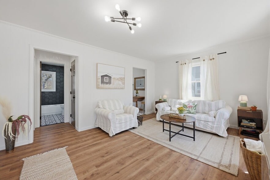 Building Photo - 106 Midway Oval