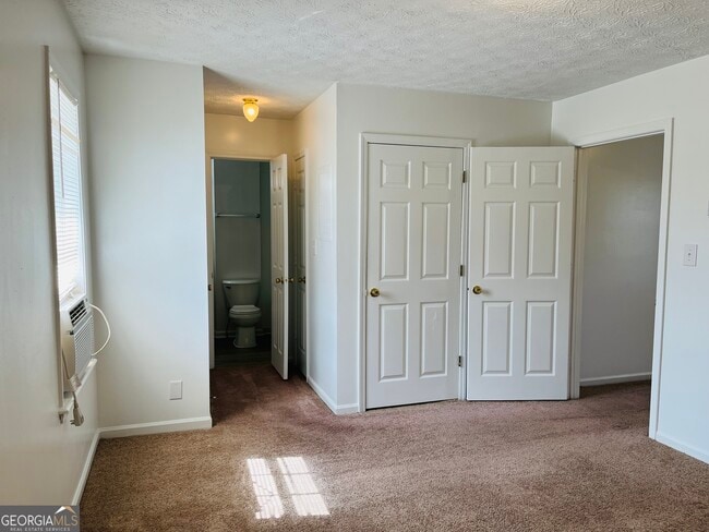 Building Photo - 42 Robinson St